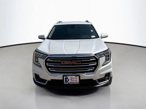 Used 2022 GMC Terrain SLT w/ Infotainment Package II FWD image 2