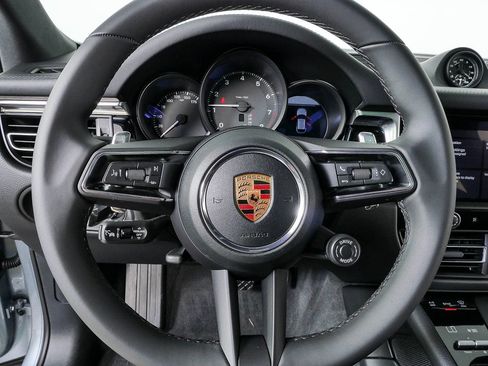 Certified 2026 Porsche Macan AWD/4WD image 9
