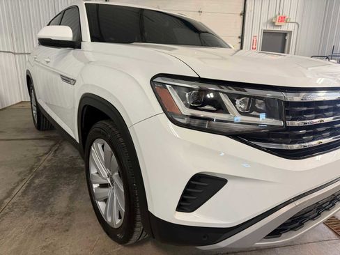 Certified 2020 Volkswagen Atlas Cross Sport SE w/ Panoramic Sunroof Package image 10