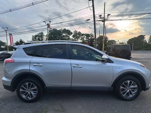 Used 2016 Toyota RAV4 XLE AWD/4WD image 4