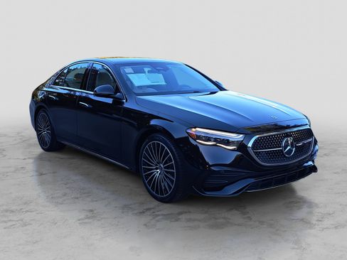 New 2026 Mercedes-Benz E 350 4MATIC Sedan image 3