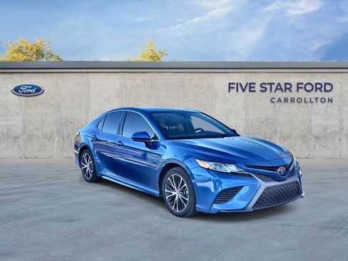 Used 2019 Toyota Camry SE image 1