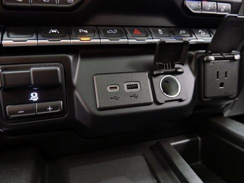 Used 2022 GMC Sierra 1500 Denali w/ Denali Reserve Package AWD/4WD image 29