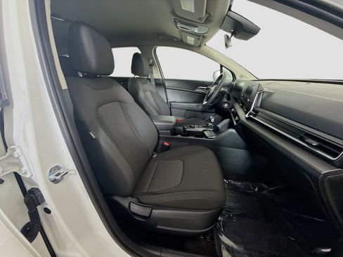 Used 2025 Kia Sportage LX FWD image 28