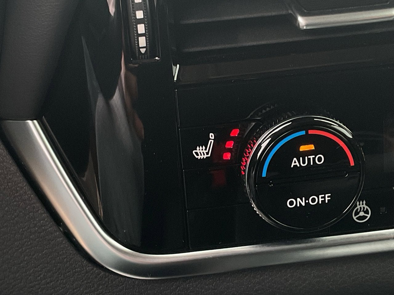 Used 2023 Nissan Rogue SL w/ SL Premium Package FWD image 28