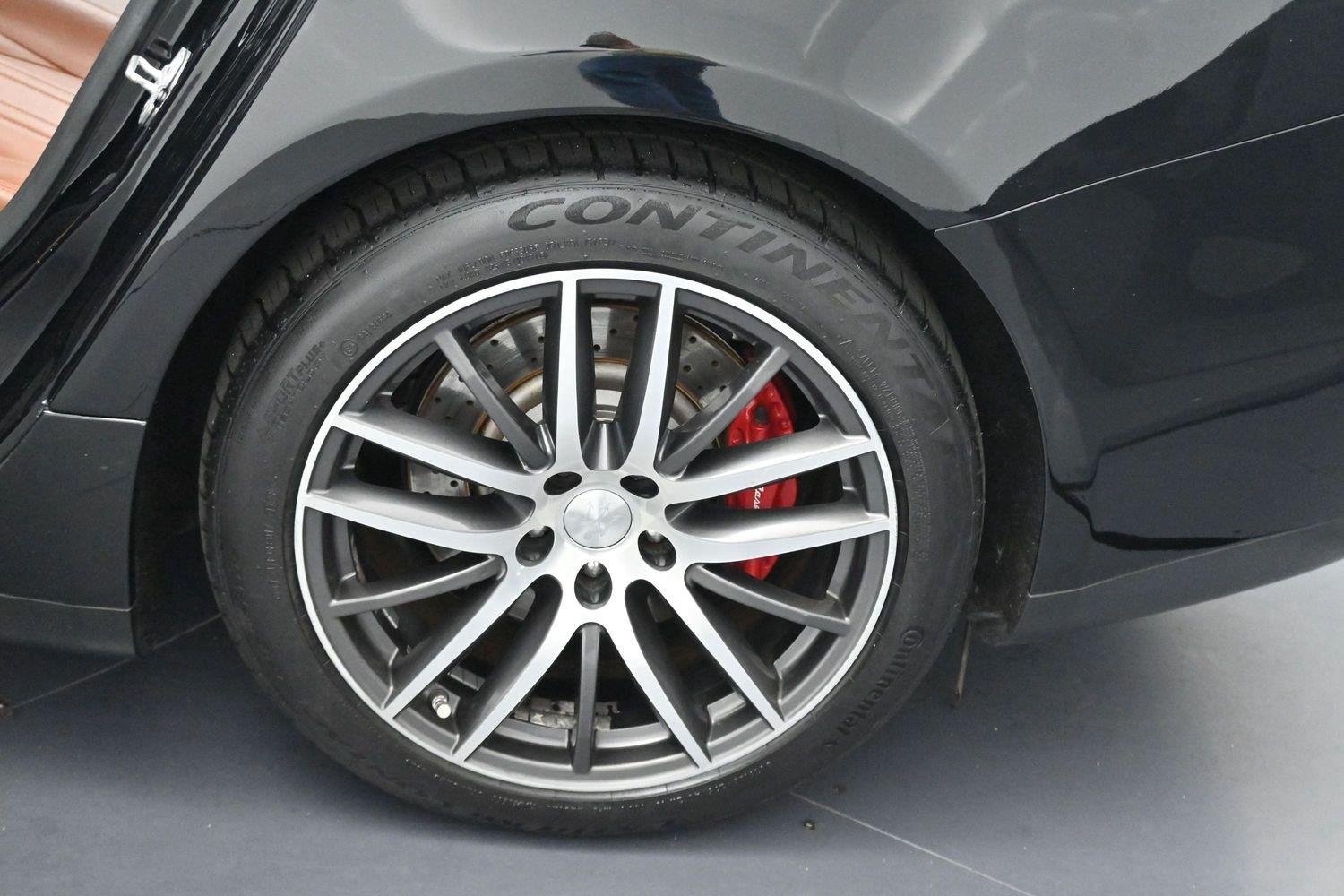 Used 2015 Maserati Ghibli RWD image 34