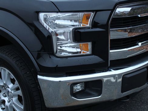 Used 2017 Ford F150 Lariat w/ Trailer Tow Package image 36