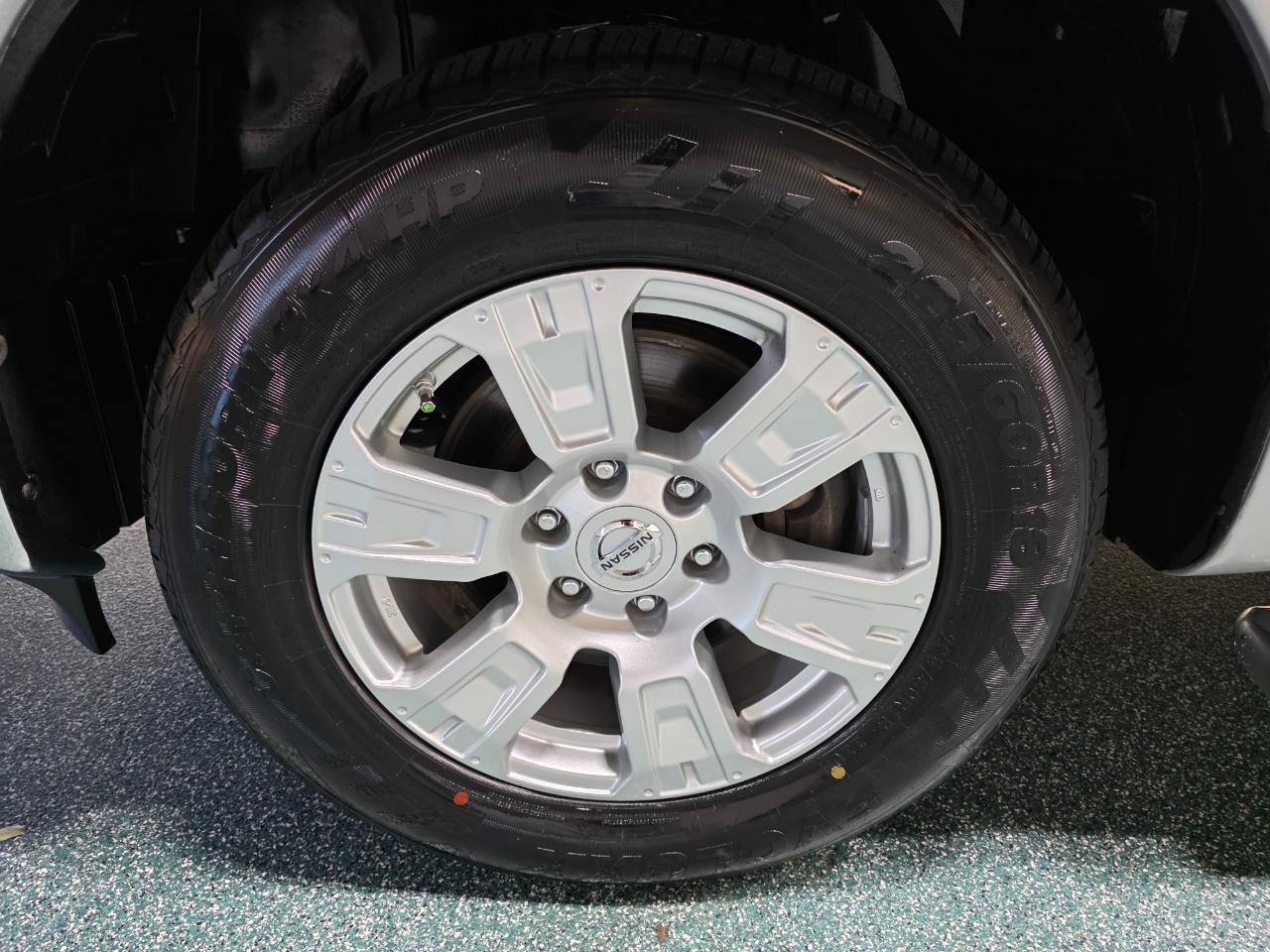 Used 2017 Nissan Titan SV RWD image 12