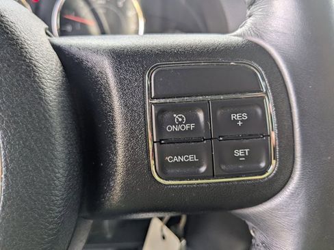 Used 2017 Jeep Wrangler Unlimited Rubicon w/ Connectivity Group image 15