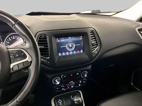 Used 2021 Jeep Compass Latitude FWD image 7