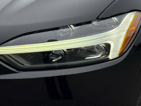 Used 2021 Volvo XC60 T5 Inscription w/ Protection Package Premier image 10