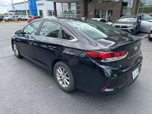 Used 2019 Hyundai Sonata SE FWD image 2