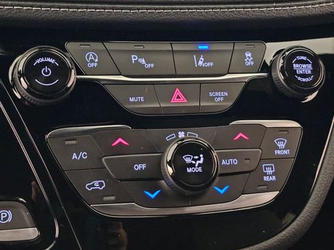 New 2026 Chrysler Pacifica Select image 27