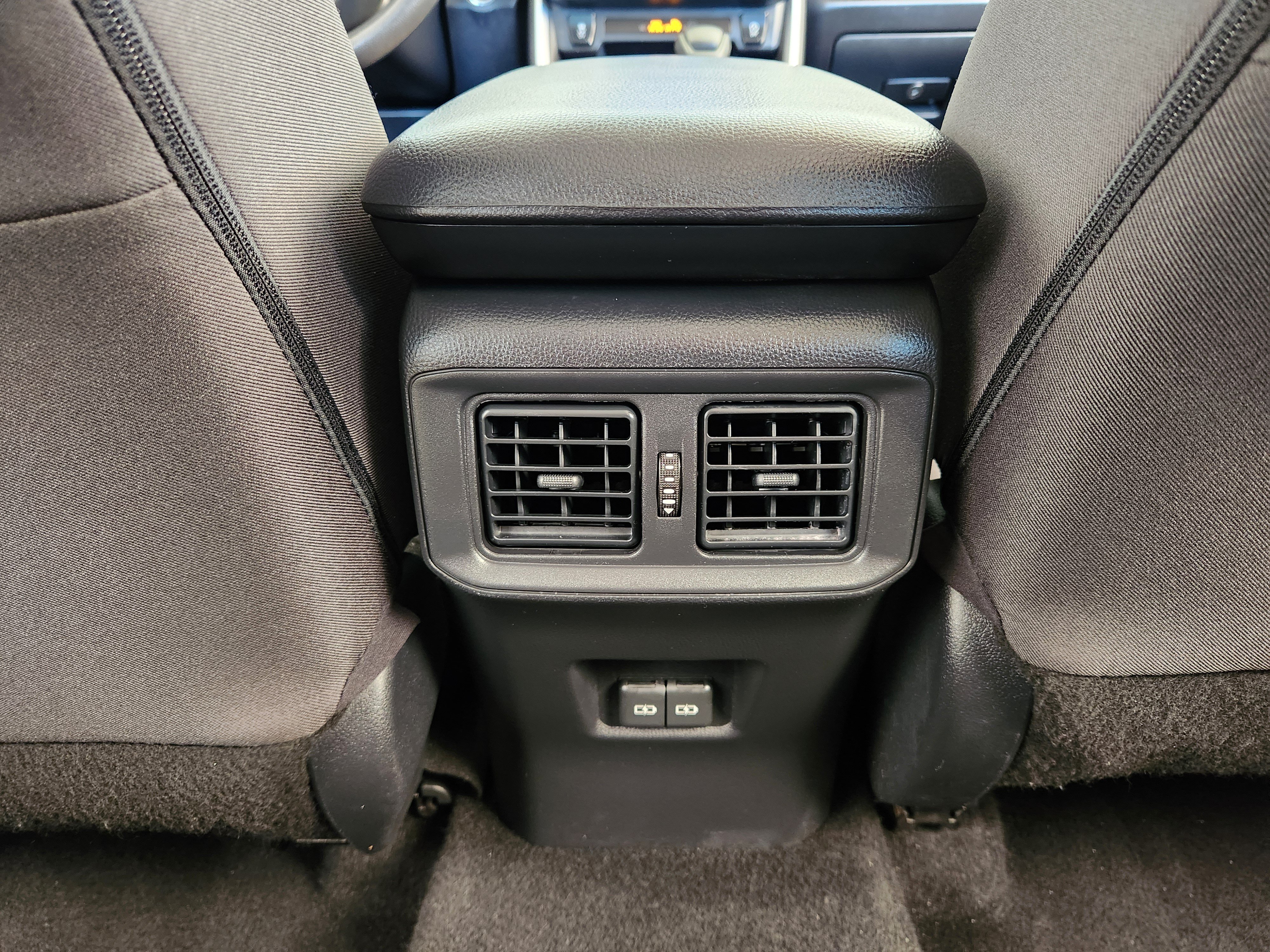 Used 2025 Toyota RAV4 XLE FWD image 33