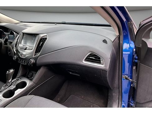 Used 2018 Chevrolet Cruze LT w/ Convenience Package FWD image 49