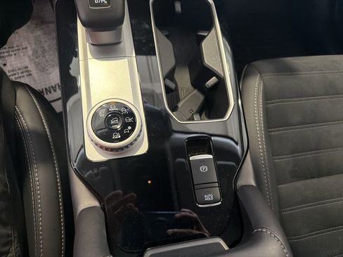 Used 2025 Mitsubishi Outlander SE image 13