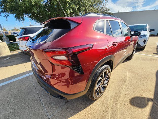 Used 2025 Chevrolet Trax RS w/ Sunroof Package FWD image 6