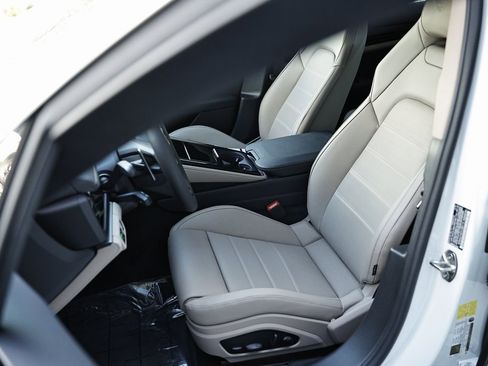 New 2026 Porsche Panamera 4 image 5