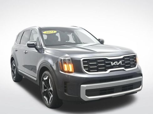 Used 2024 Kia Telluride S w/ S Sunroof Package FWD image 3