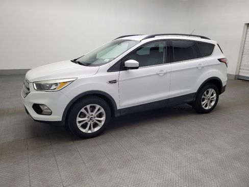 Used 2018 Ford Escape SE image 2