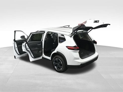 Used 2024 Nissan Rogue SV FWD image 46