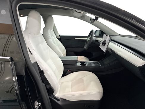 Certified 2023 Tesla Model Y Long Range AWD/4WD image 13