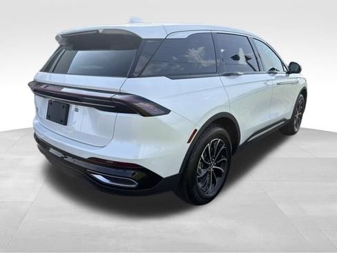Used 2025 Lincoln Nautilus Premier AWD/4WD image 7