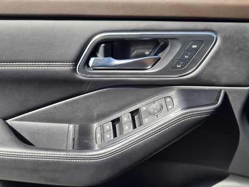 Used 2022 Nissan Rogue Platinum w/ Head-Up Display Package image 29