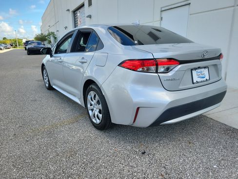 Used 2021 Toyota Corolla LE FWD image 4