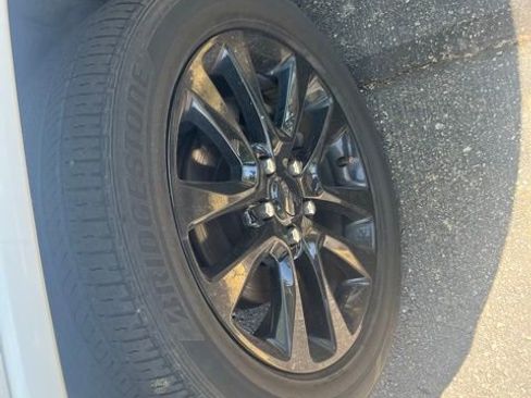 Used 2019 Jeep Grand Cherokee Altitude image 12