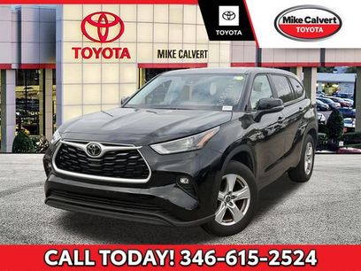 Used 2025 Toyota Highlander LE