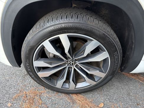 Used 2021 Volkswagen Atlas SEL R-Line FWD image 10