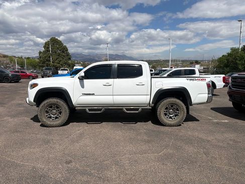 Used 2022 Toyota Tacoma TRD Off-Road AWD/4WD image 5