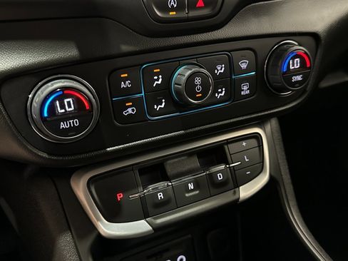 Used 2022 GMC Terrain SLT image 35