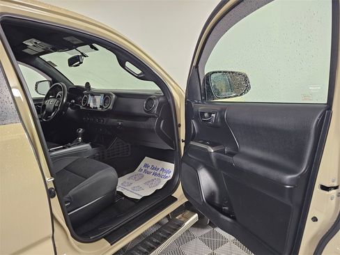 Used 2016 Toyota Tacoma TRD Off-Road w/ Towing Package image 13