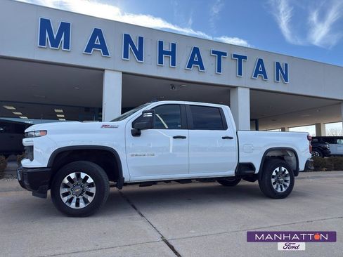 Used 2024 Chevrolet Silverado 2500 Custom w/ Custom Value Package image 1