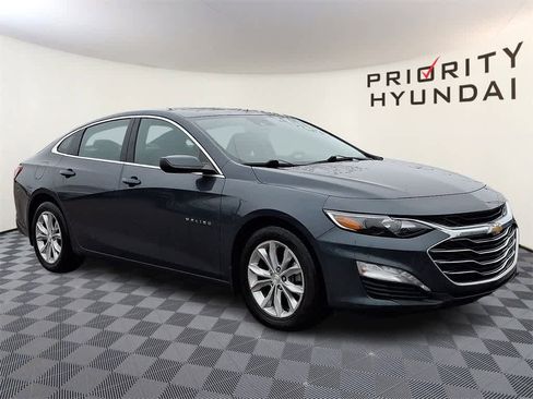 Used 2020 Chevrolet Malibu LT image 3
