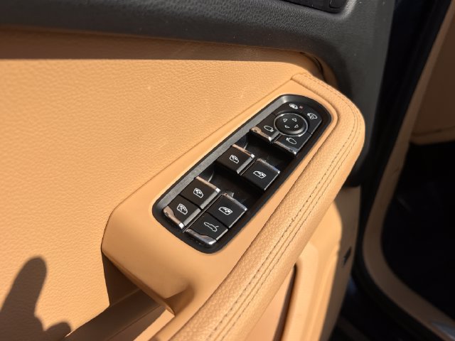Used 2017 Porsche Macan S AWD/4WD image 11