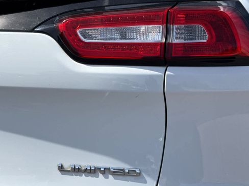Used 2016 Jeep Cherokee Limited FWD image 31