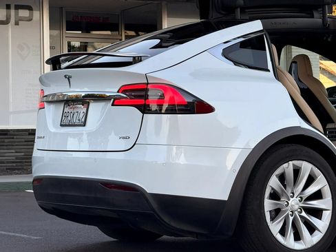 Used 2016 Tesla Model X 75D AWD/4WD image 9