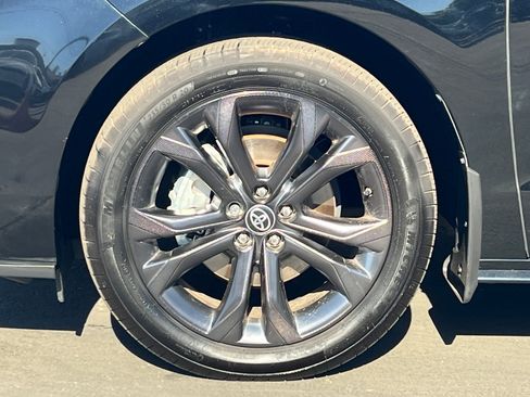 Used 2025 Toyota Sienna XSE w/ XSE Plus Package FWD image 27