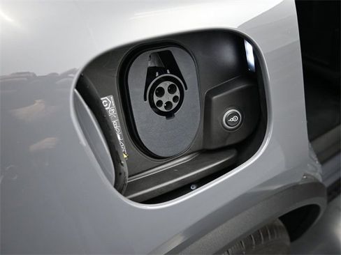 New 2025 Porsche Macan Turbo Electric image 27