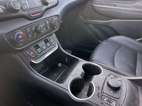 Used 2019 GMC Terrain SLT w/ Preferred Package image 17