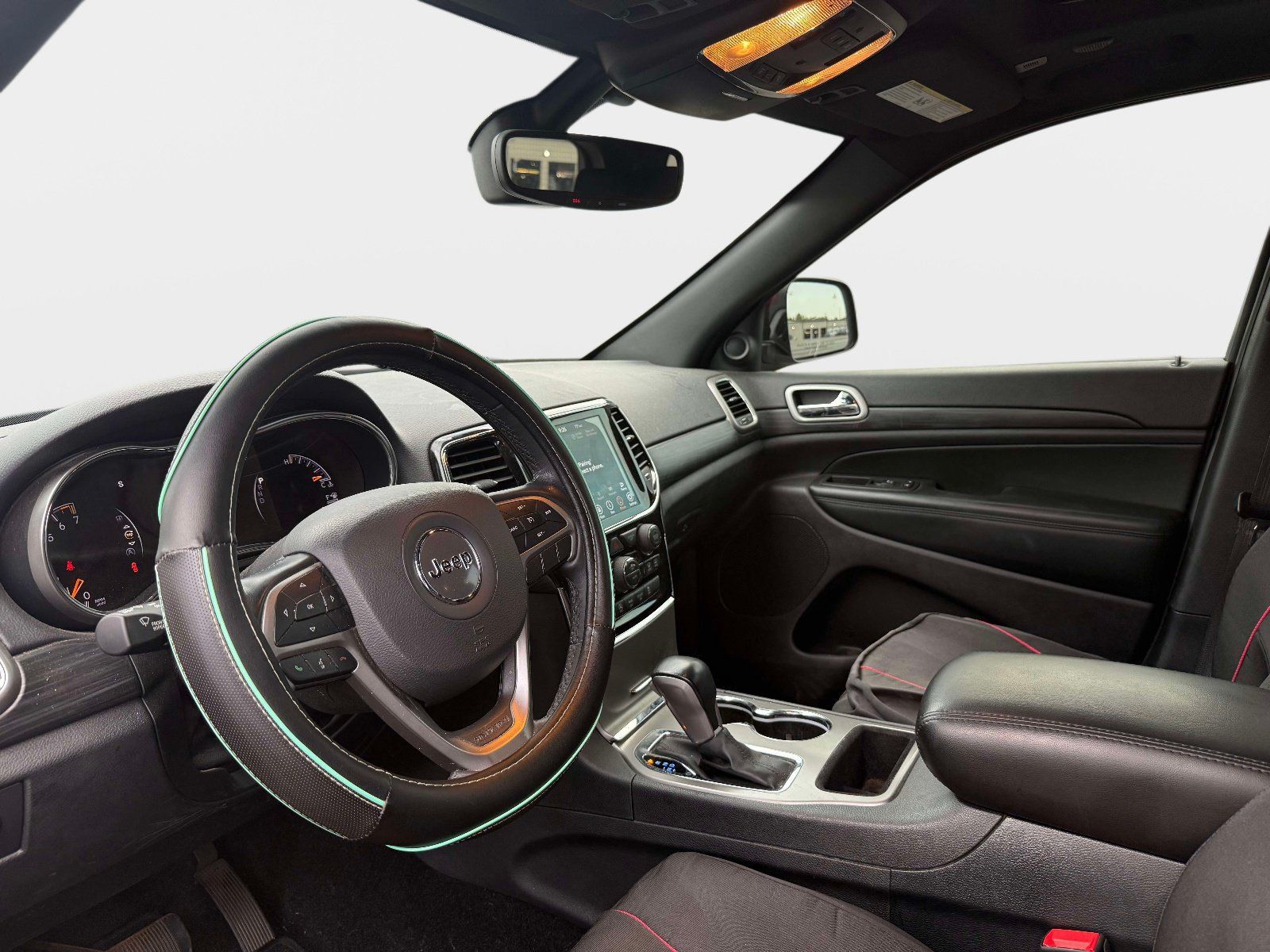Used 2022 Jeep Grand Cherokee Laredo X RWD image 9