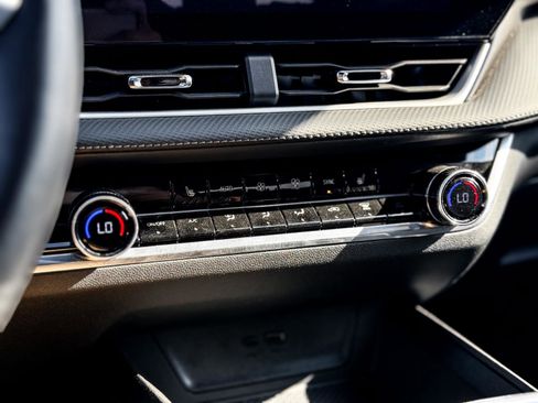 Used 2025 Chevrolet Equinox LT w/ Convenience Package II image 15