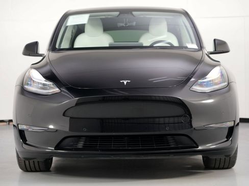 Used 2021 Tesla Model Y Long Range image 7