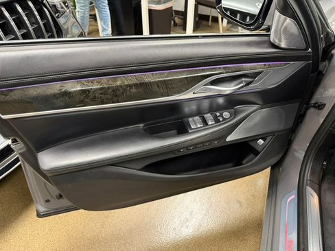 Used 2021 BMW 750i xDrive w/ Executive Package image 28