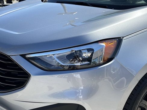 Used 2022 Ford Edge SE w/ Black Appearance Package image 6