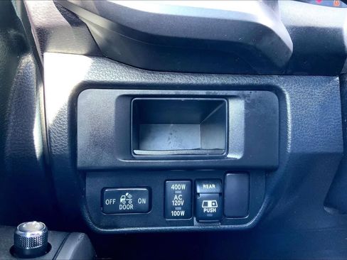 Used 2017 Toyota Tacoma TRD Sport w/ Premium & Technology Package image 36