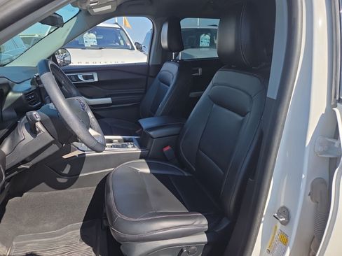 Used 2023 Ford Explorer XLT w/ Equipment Group 202A AWD/4WD image 8